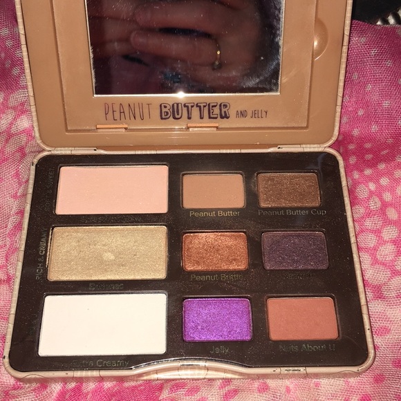 Too faced peanut butter and jelly eye palette - Picture 3 of 4